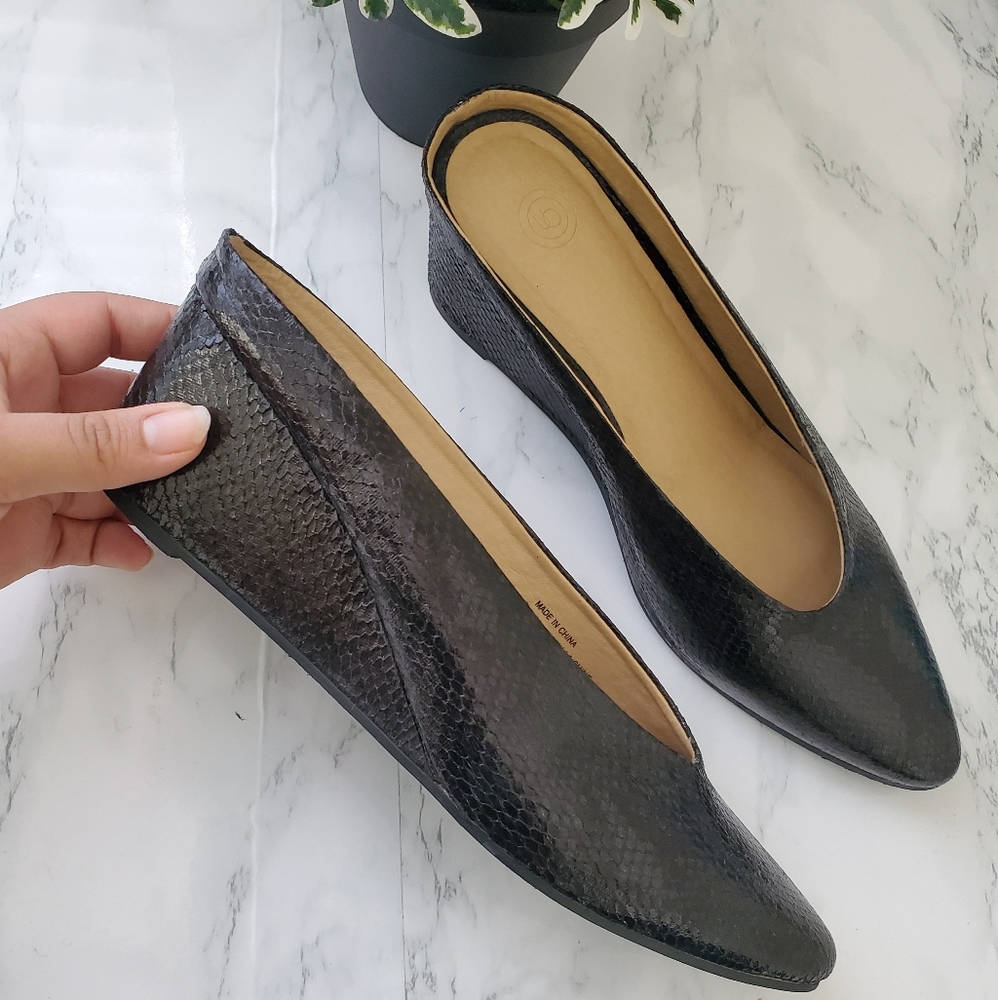 Urban Outfitters Snake Print Wedge Pointed Flat